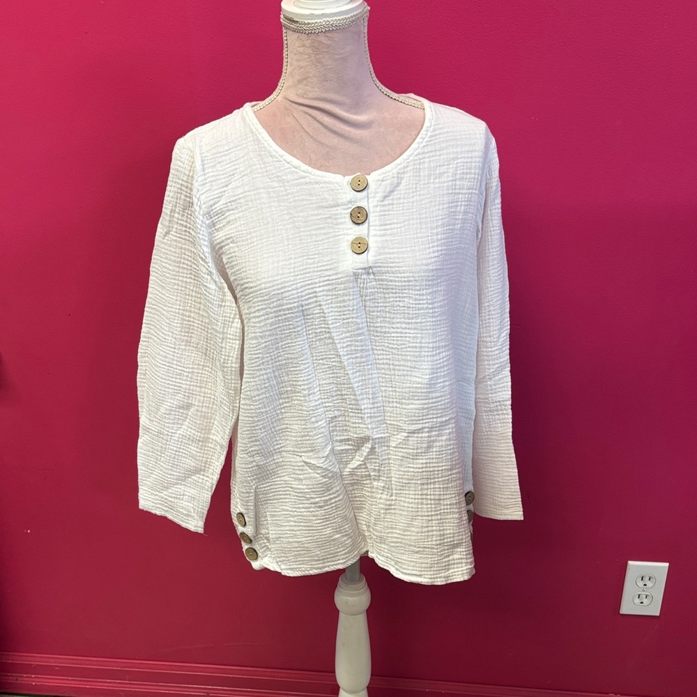 LEI Textured White Button-Down Shirt